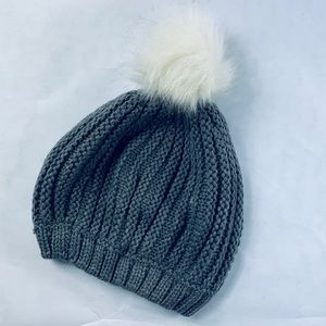 NY&C cute gray and white beret